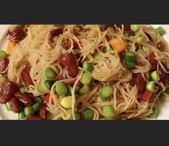 Pan-Fried Rice Noodle with Cantonese Sausage / 腊肠炒粉